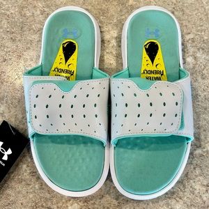 Under Armour slides NWT
